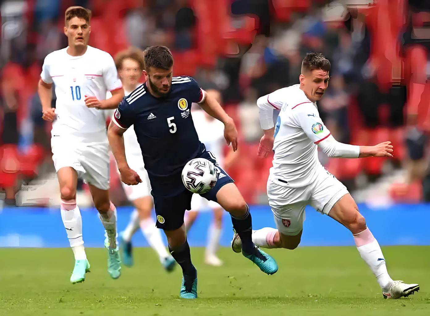 开云中国-捷克队在紧张比赛中取胜,晋级淘汰赛的是谁  第2张