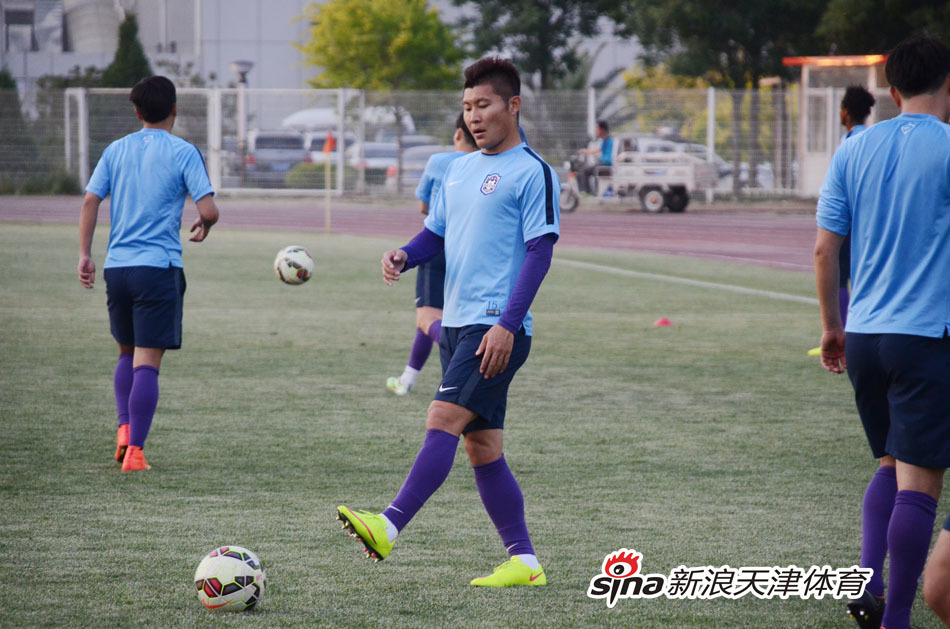 开云sports-天津泰达攻入致胜一球，成功逆转战局()  第2张