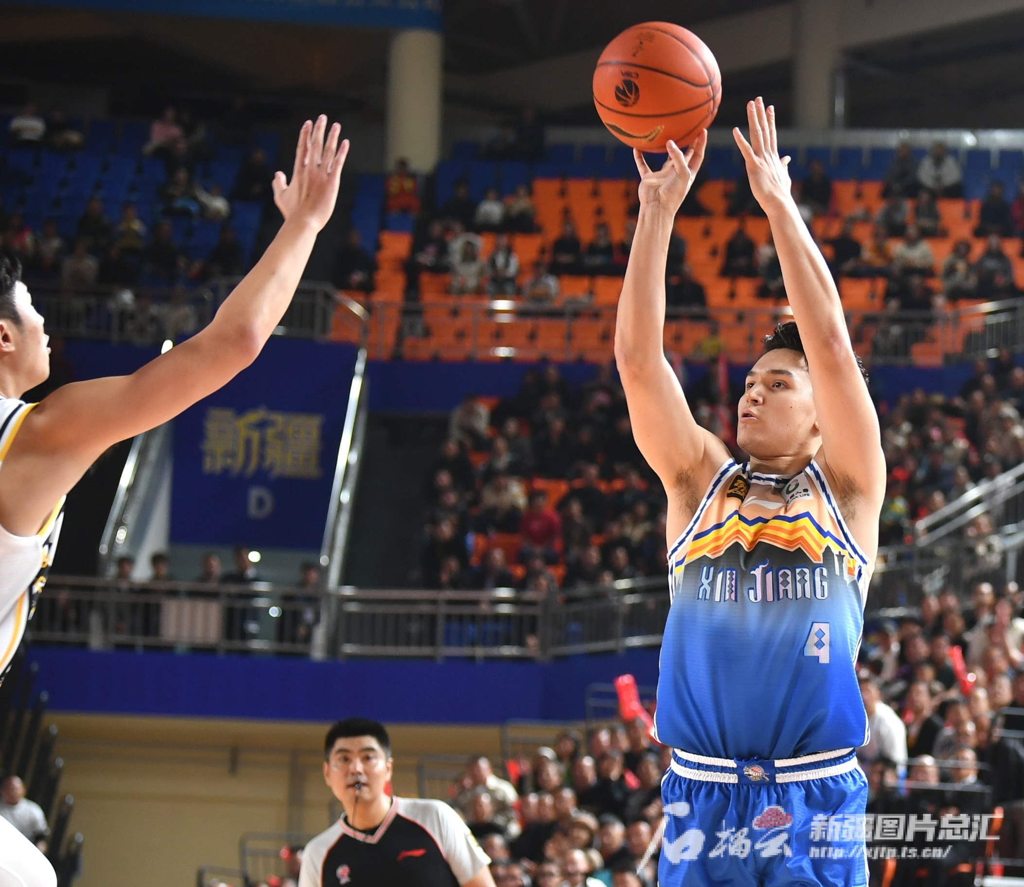 开云体育官网-新疆男篮外援出色，奠定胜利基础()  第1张