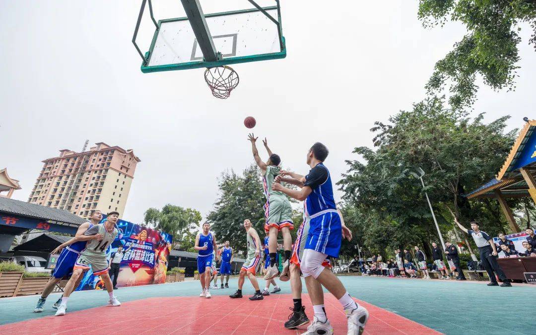 开云体育官网-描写篮球场上球员风姿的优美与段  第2张