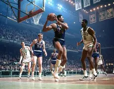 勇士后卫砍下三双，带领球队取得胜利()  第1张