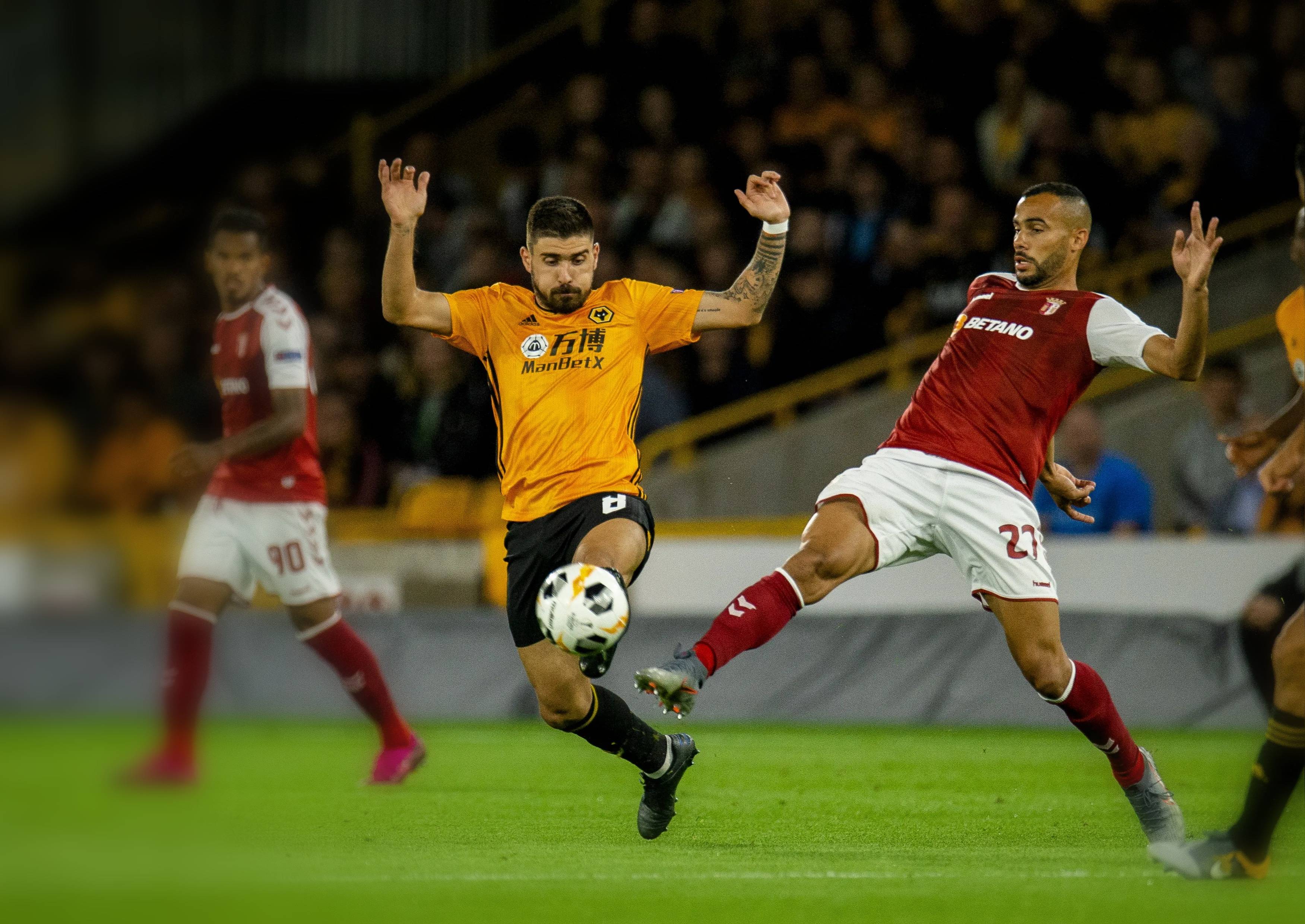 开云sports-西汉姆联主场告捷，球队士气高涨，目标锁定争夺冠军()  第1张