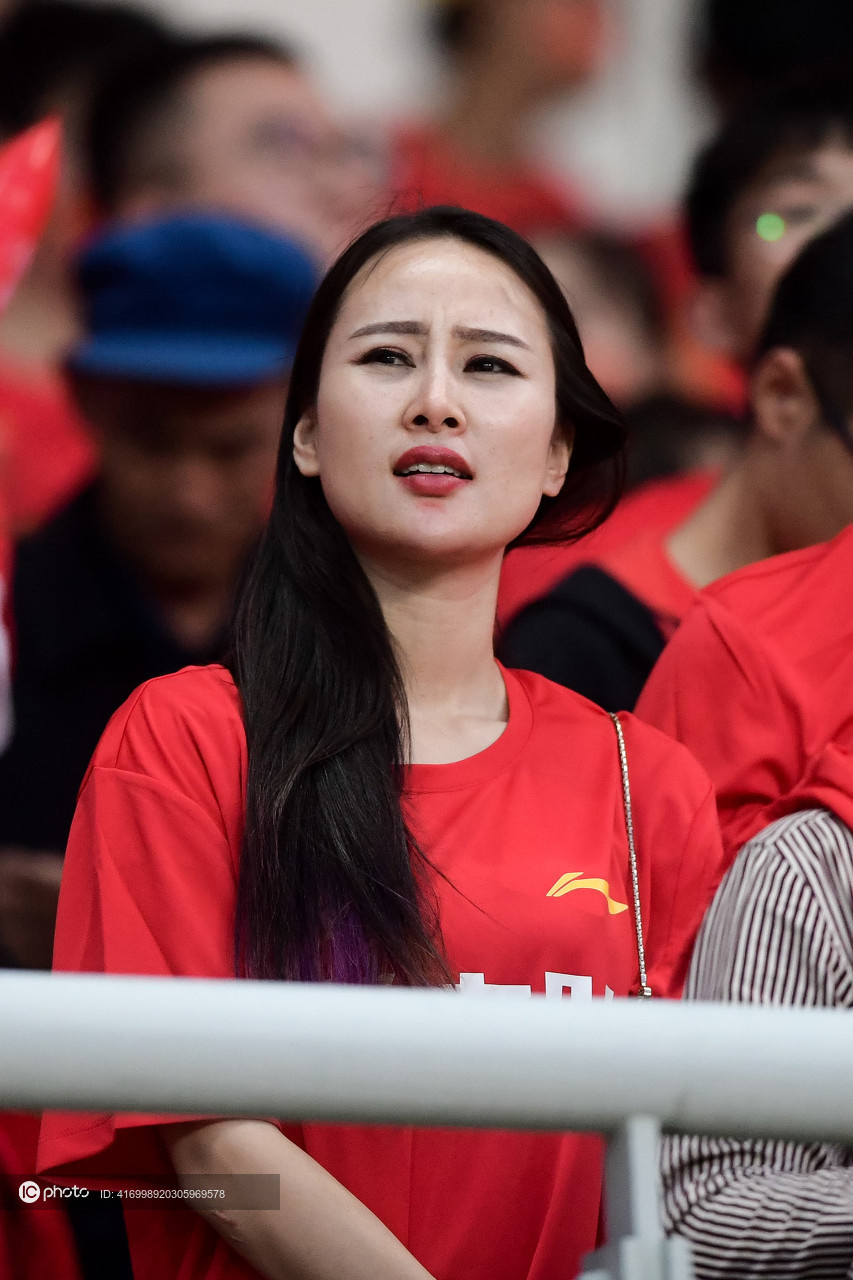 kaiyun-余音绕梁！赛场上球迷热情呐喊欢呼()  第2张