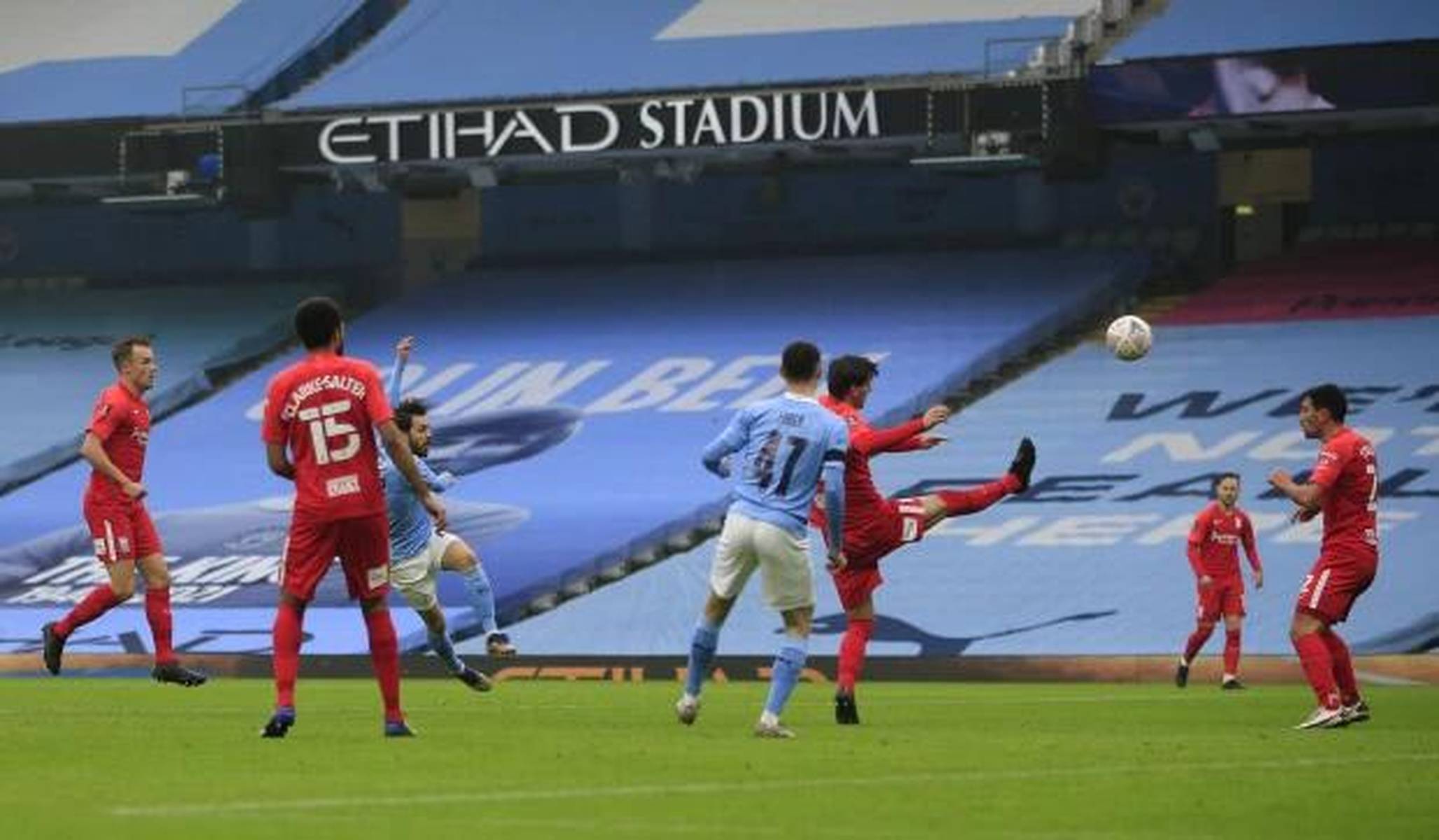 kaiyun sports-张弓搭箭，曼城绝杀晋级领跑淘汰赛()  第2张