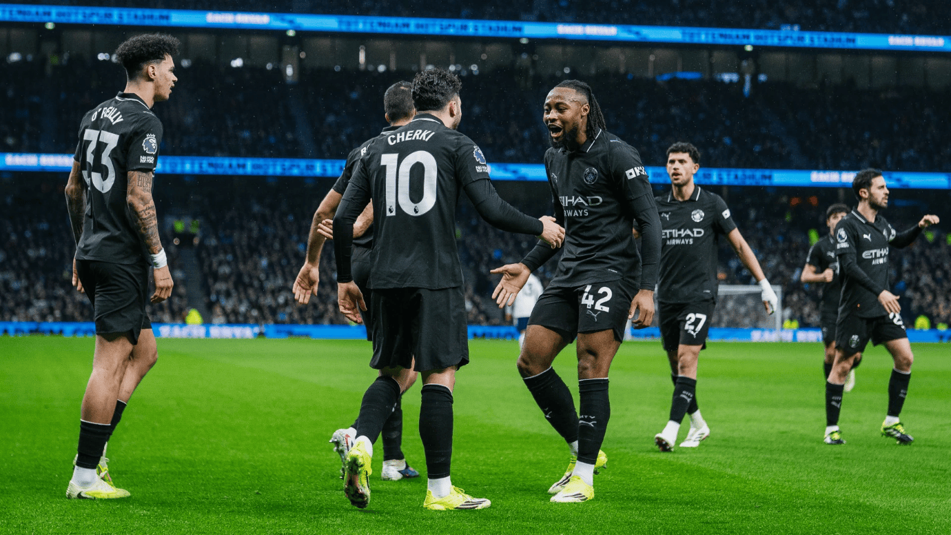 开云体育官网-利物浦队主场迎战曼彻斯特城俱乐部，取得胜利()  第2张